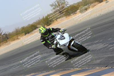 media/Mar-28-2022-Superbike Trackdays (Mon) [[b8603d0f67]]/Open Track Time/Turn 3 Inside/